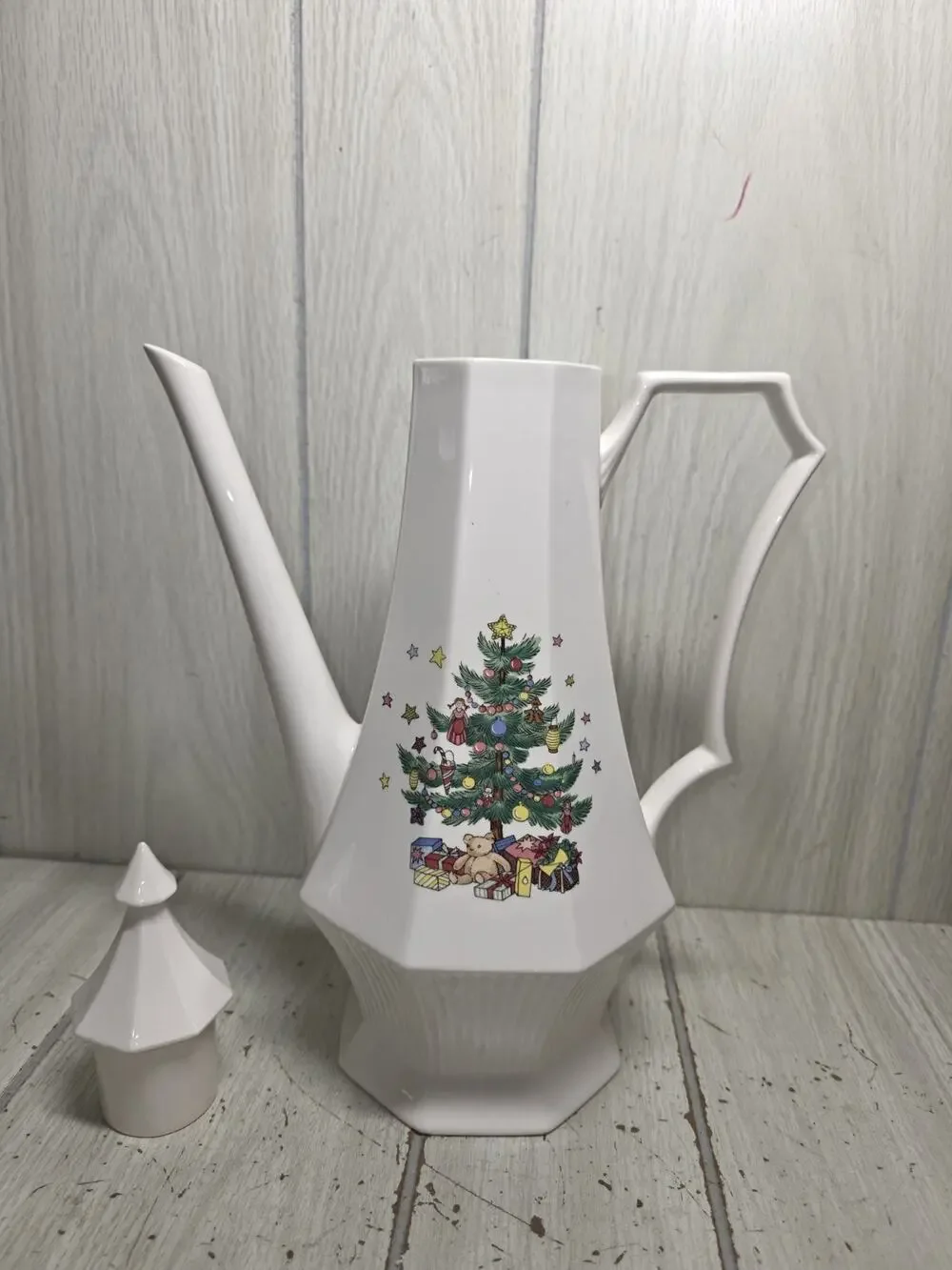 NIKKO CHRISTMASTIME bone china Coffee Pot Happy Holidays Christmas Tree Japan